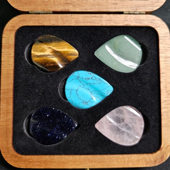 Lot of Five Stone Guitar Picks in a Fitted Wooden Box NIB - Picture 2 of 3